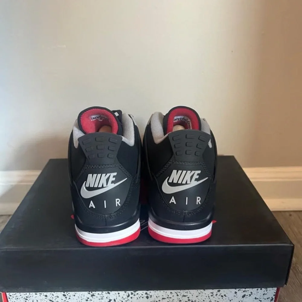 Jordan 4 Breds